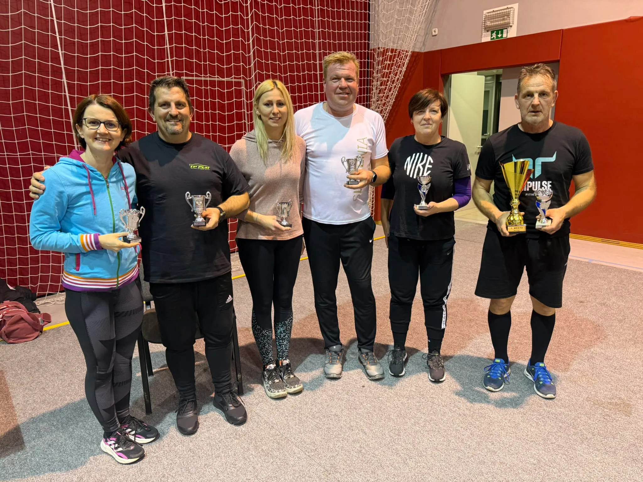 Slika zmagovalcev turnirja v namiznem tenisu.